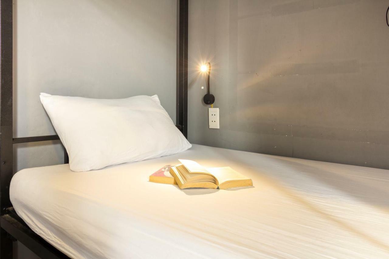 The Art - Vitamin Smiles Hostel Bandar Ho Chi Minh Luaran gambar