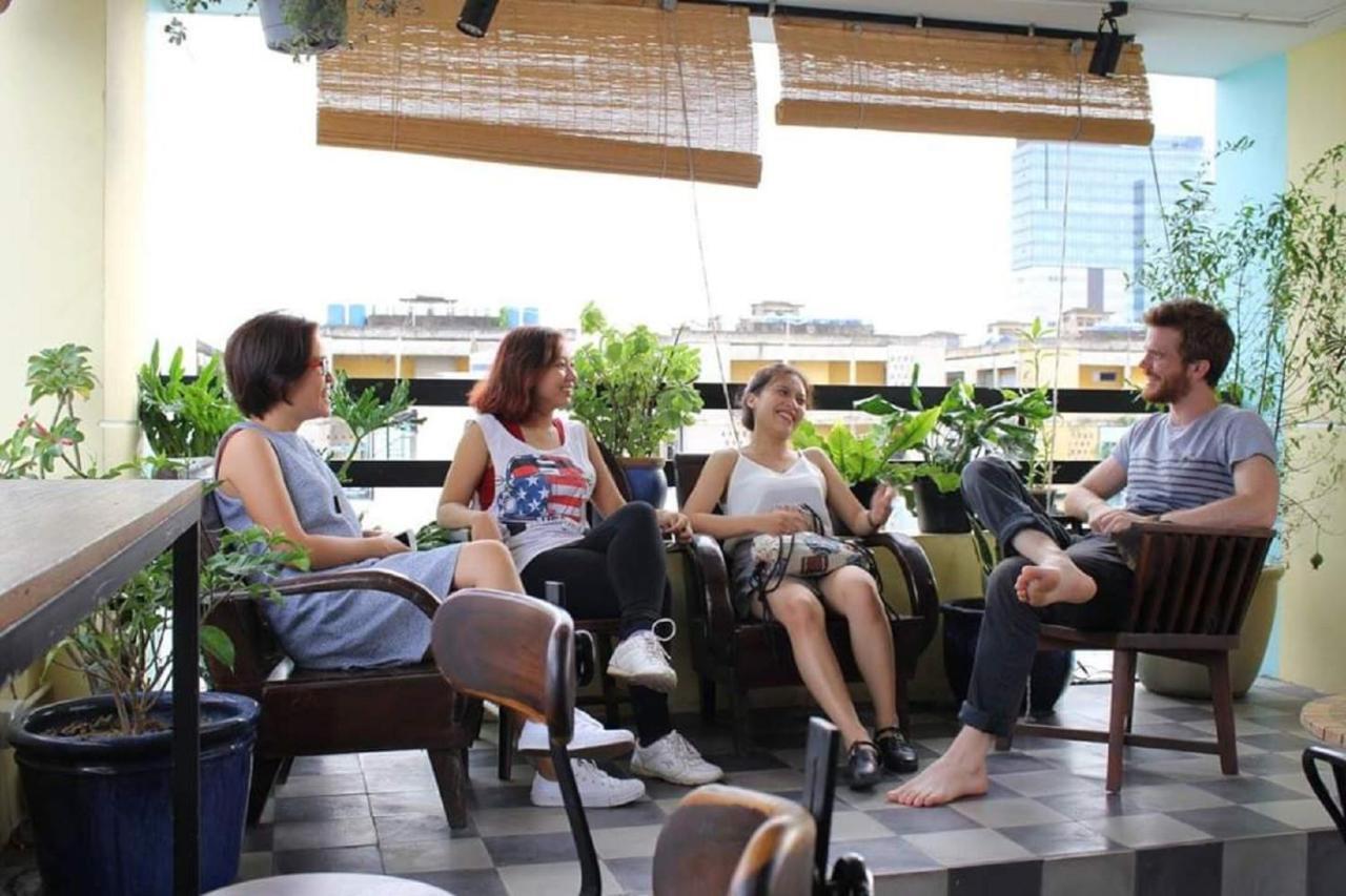 The Art - Vitamin Smiles Hostel Bandar Ho Chi Minh Luaran gambar